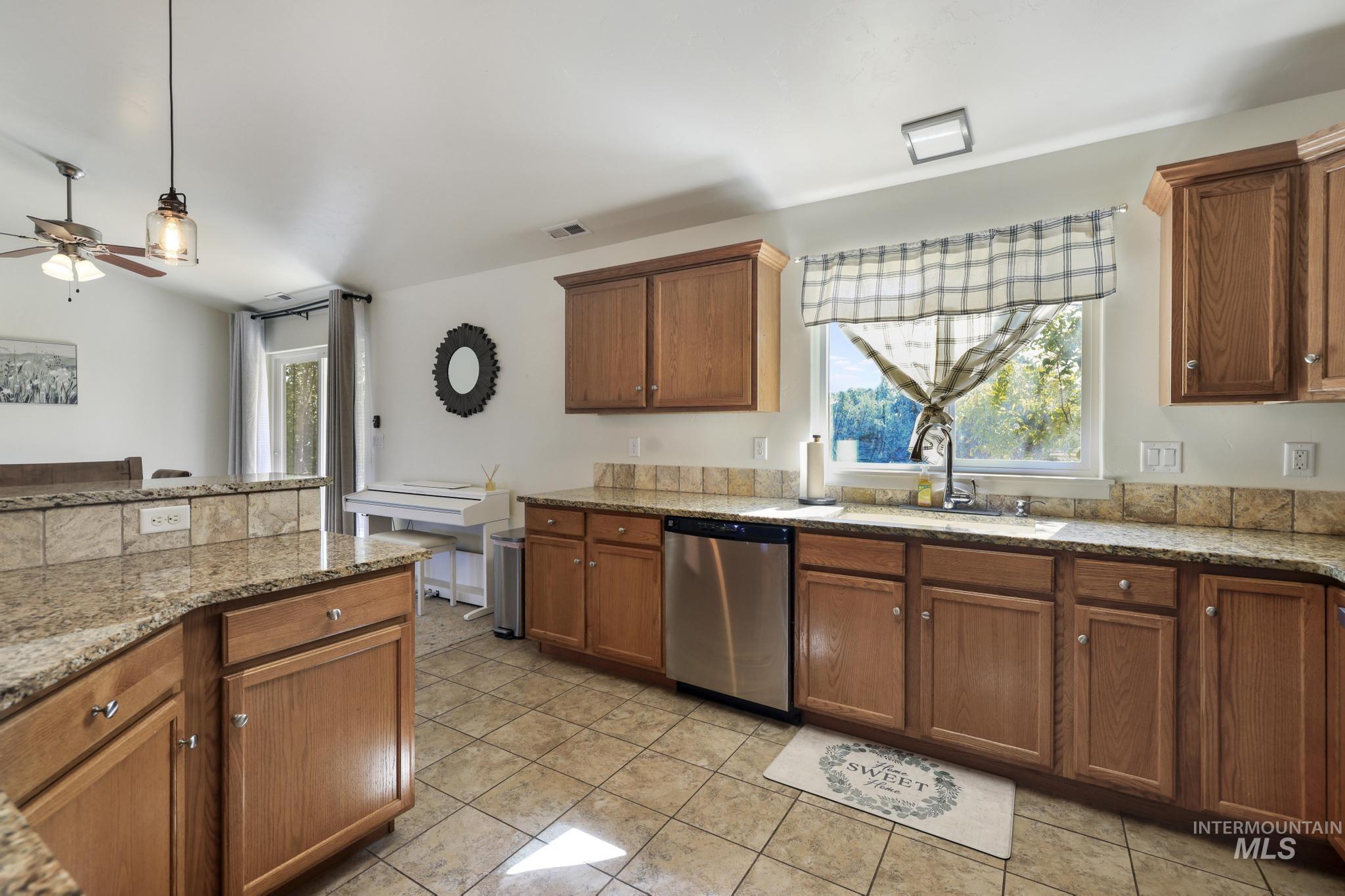 3388 N 3065 E, Twin Falls, Idaho 83301, 3 Bedrooms, 2 Bathrooms, Residential For Sale, Price $550,000,MLS 98992737