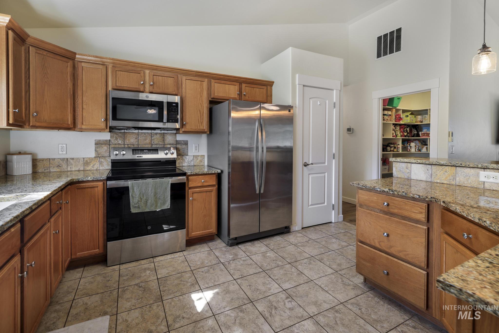 3388 N 3065 E, Twin Falls, Idaho 83301, 3 Bedrooms, 2 Bathrooms, Residential For Sale, Price $550,000,MLS 98992737