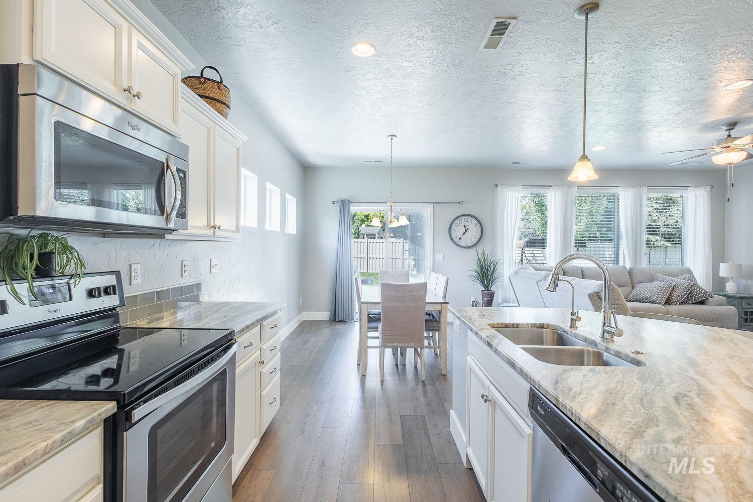 4513 S Dazzle Ave, Meridian, Idaho 83462, 3 Bedrooms, 2 Bathrooms, Residential For Sale, Price $520,000,MLS 98992738