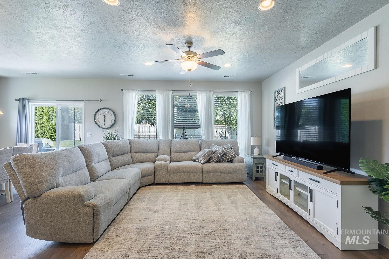 4513 S Dazzle Ave, Meridian, Idaho 83462, 3 Bedrooms, 2 Bathrooms, Residential For Sale, Price $520,000,MLS 98992738