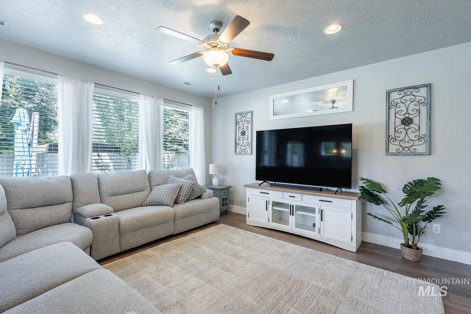 4513 S Dazzle Ave, Meridian, Idaho 83462, 3 Bedrooms, 2 Bathrooms, Residential For Sale, Price $520,000,MLS 98992738