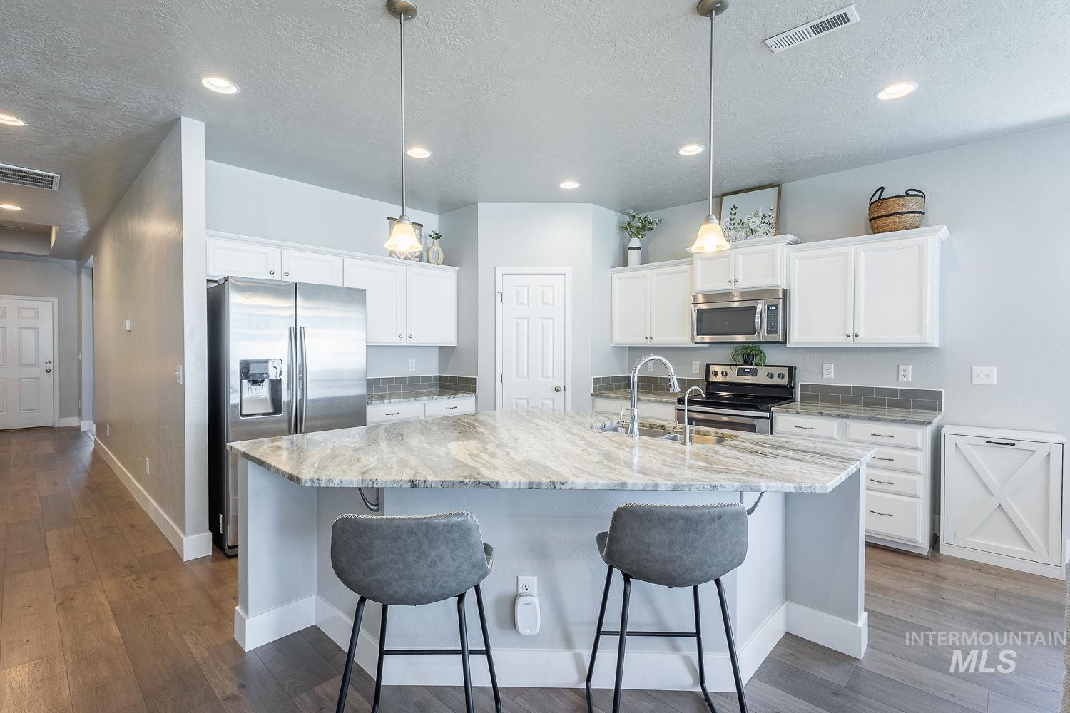 4513 S Dazzle Ave, Meridian, Idaho 83462, 3 Bedrooms, 2 Bathrooms, Residential For Sale, Price $520,000,MLS 98992738