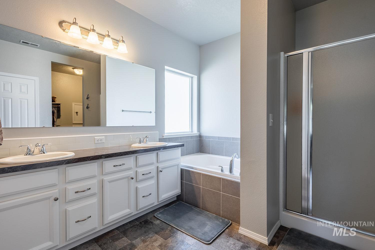 4513 S Dazzle Ave, Meridian, Idaho 83462, 3 Bedrooms, 2 Bathrooms, Residential For Sale, Price $520,000,MLS 98992738