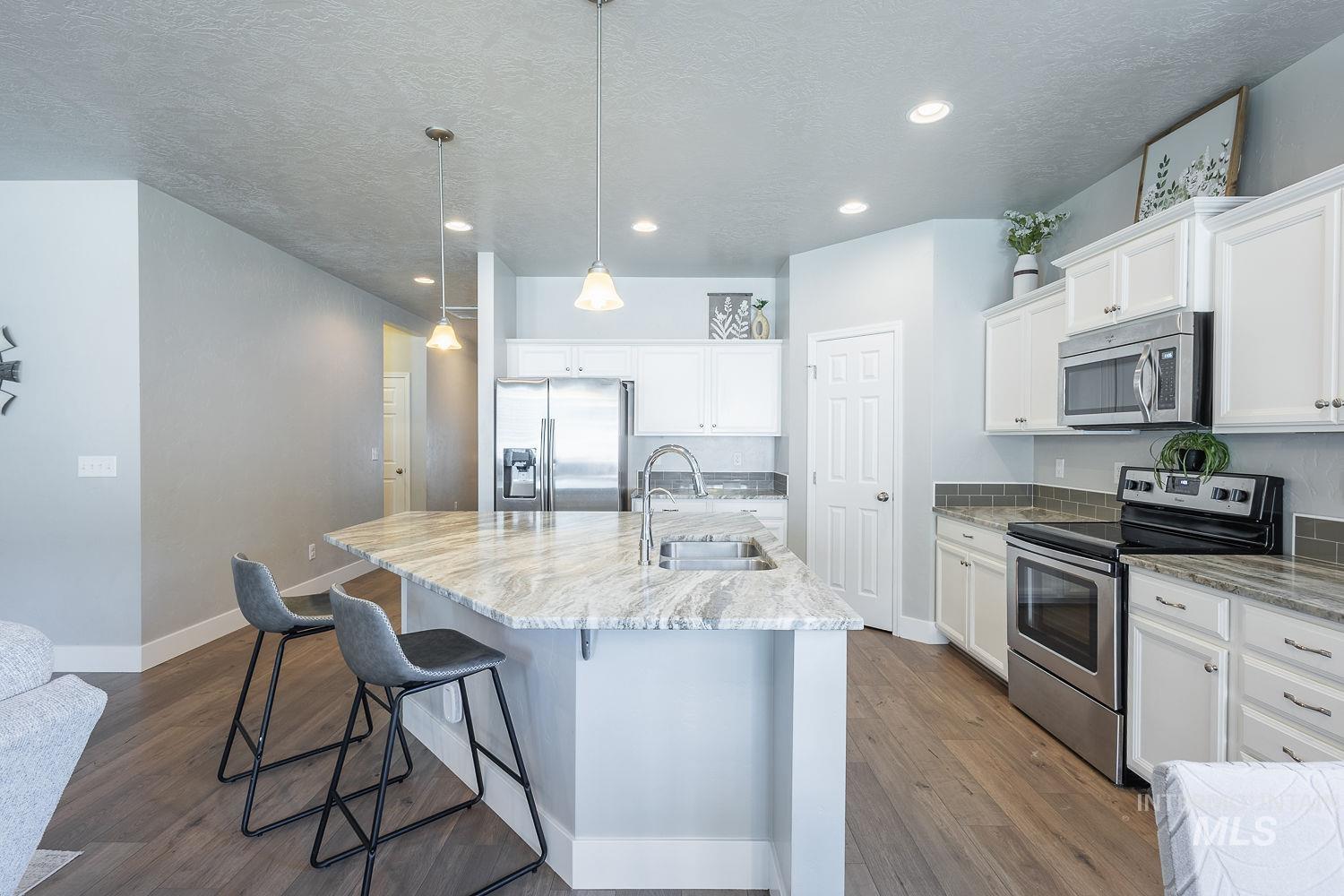 4513 S Dazzle Ave, Meridian, Idaho 83462, 3 Bedrooms, 2 Bathrooms, Residential For Sale, Price $520,000,MLS 98992738