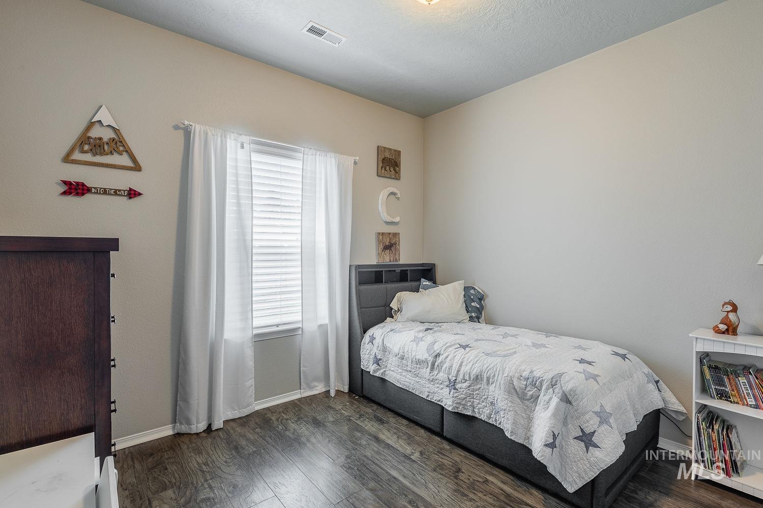 4513 S Dazzle Ave, Meridian, Idaho 83462, 3 Bedrooms, 2 Bathrooms, Residential For Sale, Price $520,000,MLS 98992738