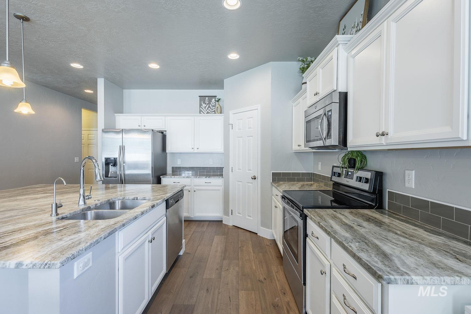 4513 S Dazzle Ave, Meridian, Idaho 83462, 3 Bedrooms, 2 Bathrooms, Residential For Sale, Price $520,000,MLS 98992738
