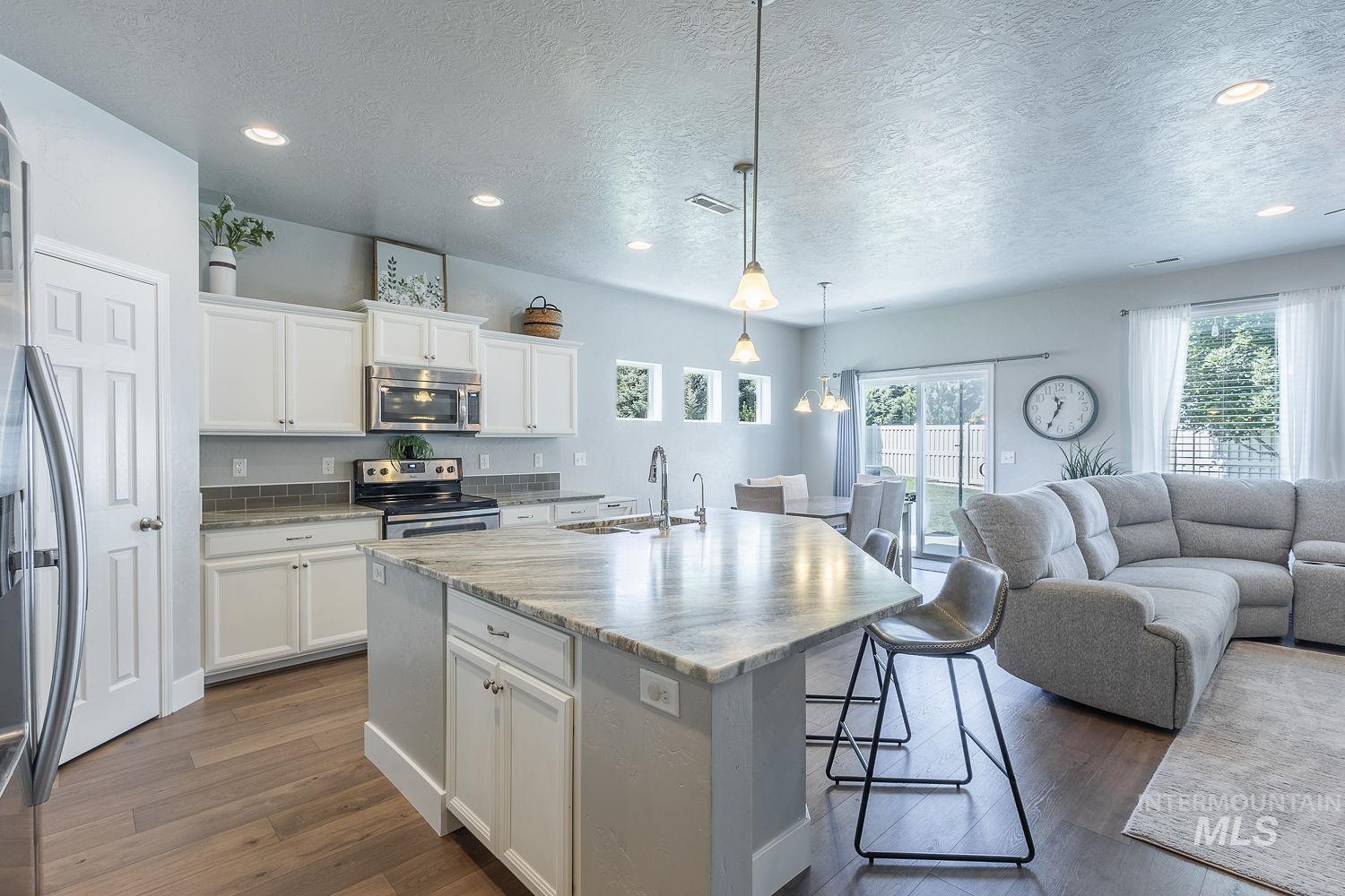 4513 S Dazzle Ave, Meridian, Idaho 83462, 3 Bedrooms, 2 Bathrooms, Residential For Sale, Price $520,000,MLS 98992738