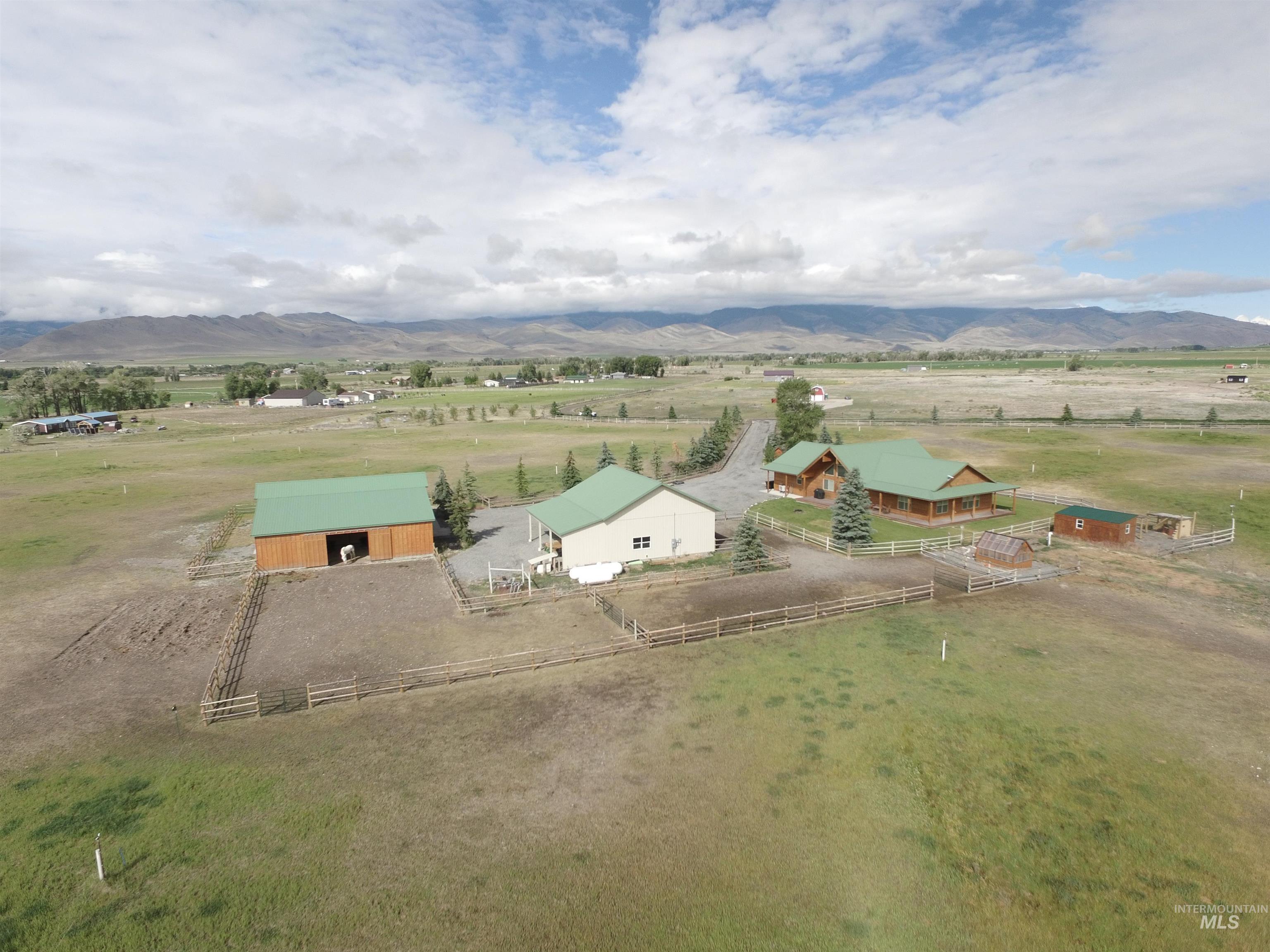 181 Crows Nest Loop, Mackay, Idaho 83251, 2 Bedrooms, 2 Bathrooms, Farm & Ranch For Sale, Price $1,595,000, 98992739
