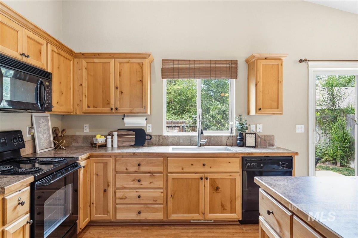 10110 W Holt, Boise, Idaho 83704, 3 Bedrooms, 2 Bathrooms, Residential For Sale, Price $420,000, 98992741