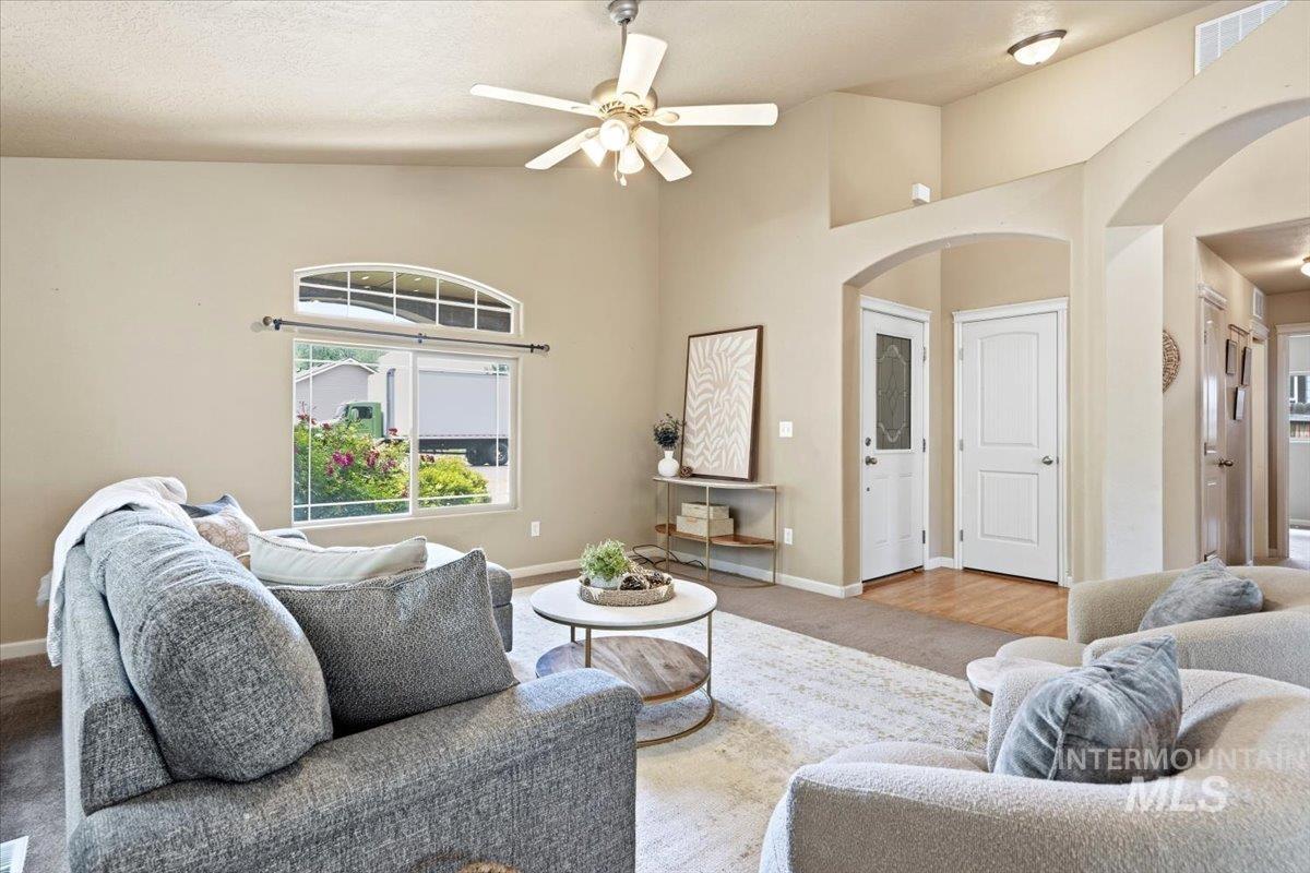 10110 W Holt, Boise, Idaho 83704, 3 Bedrooms, 2 Bathrooms, Residential For Sale, Price $420,000, 98992741