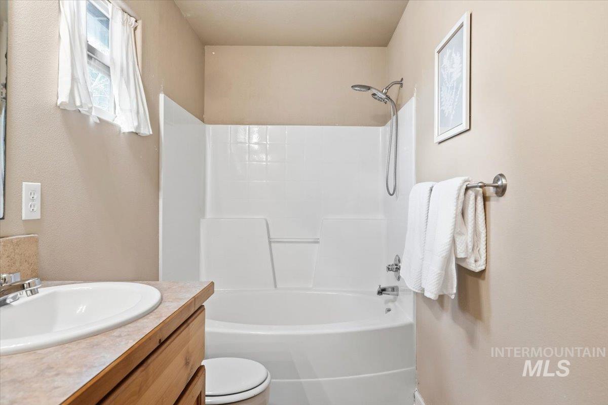 10110 W Holt, Boise, Idaho 83704, 3 Bedrooms, 2 Bathrooms, Residential For Sale, Price $420,000, 98992741