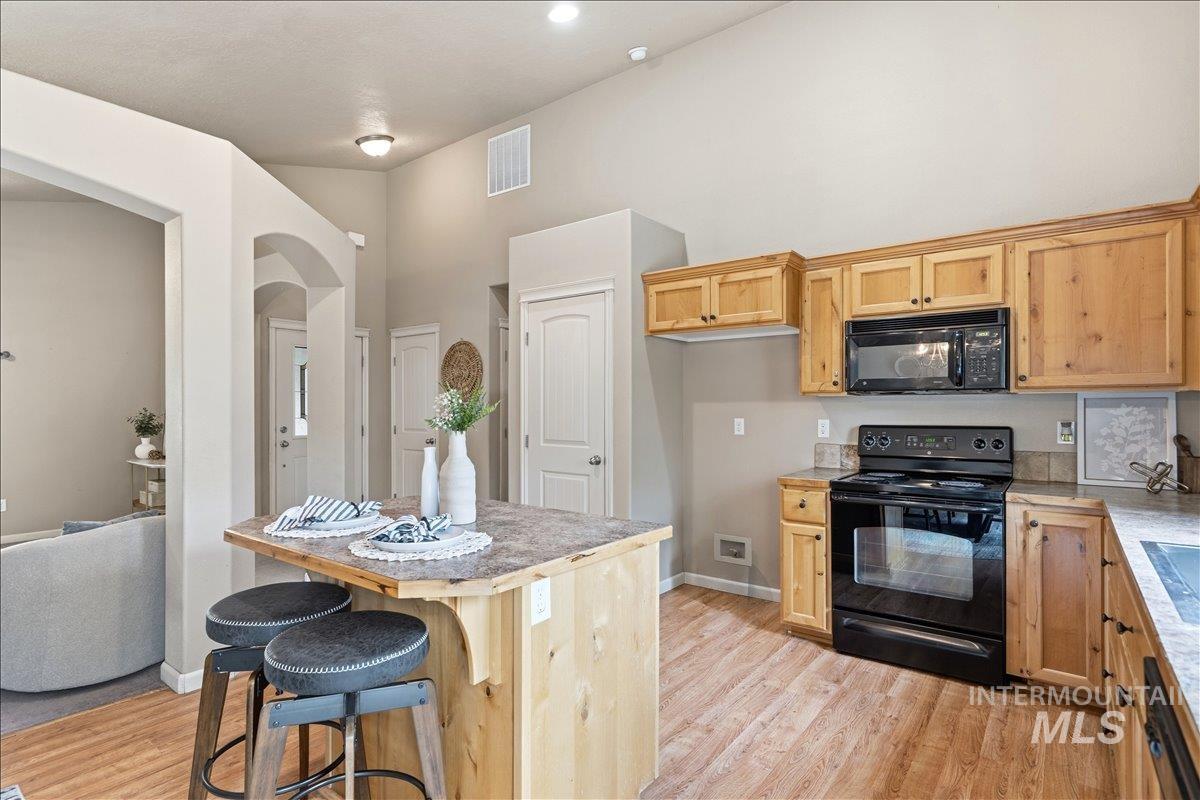 10110 W Holt, Boise, Idaho 83704, 3 Bedrooms, 2 Bathrooms, Residential For Sale, Price $420,000, 98992741