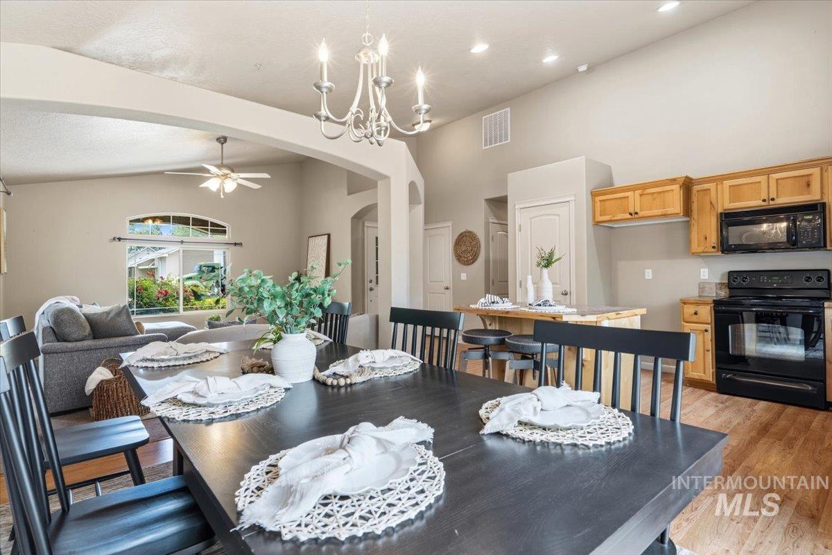 10110 W Holt, Boise, Idaho 83704, 3 Bedrooms, 2 Bathrooms, Residential For Sale, Price $420,000, 98992741