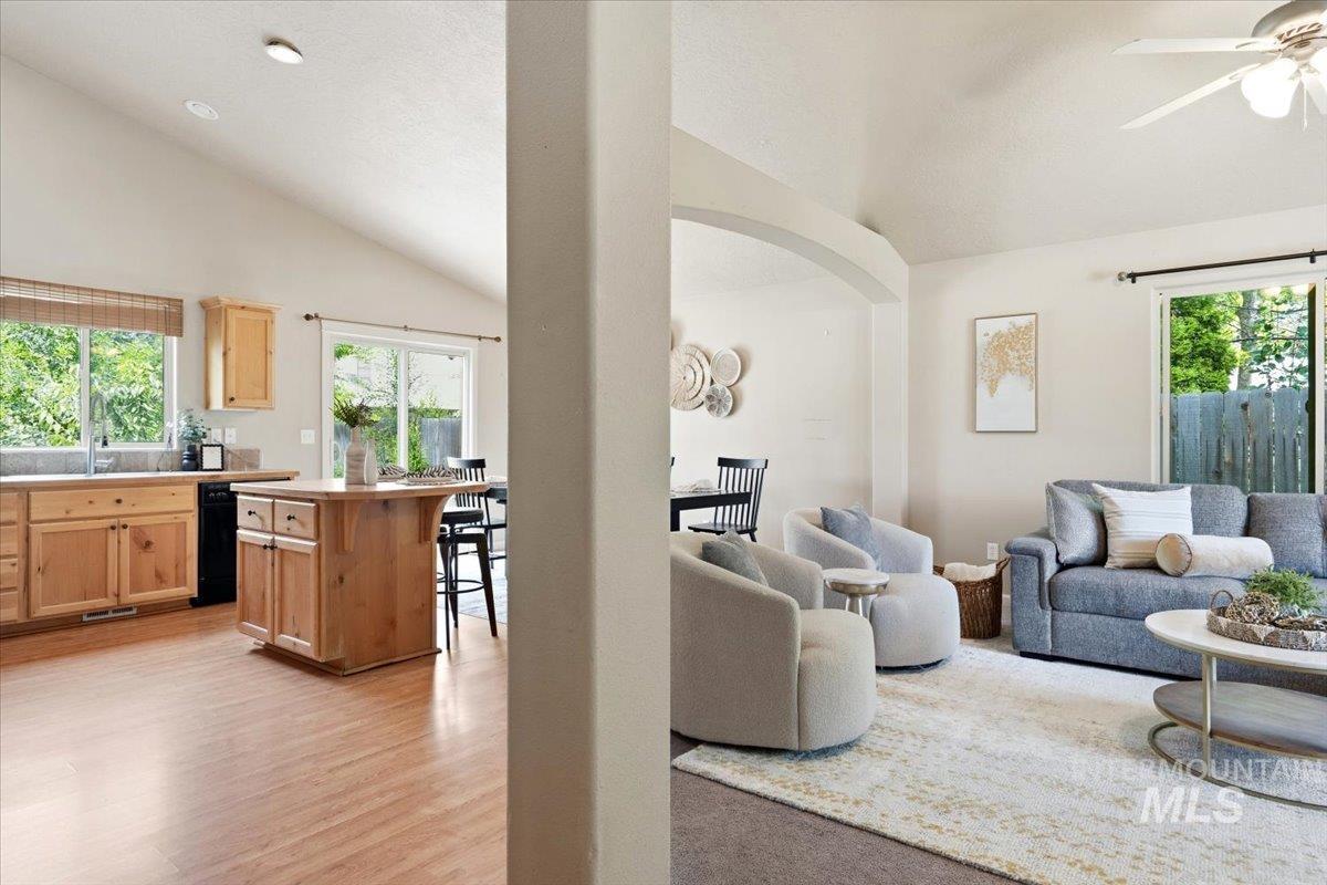 10110 W Holt, Boise, Idaho 83704, 3 Bedrooms, 2 Bathrooms, Residential For Sale, Price $420,000, 98992741