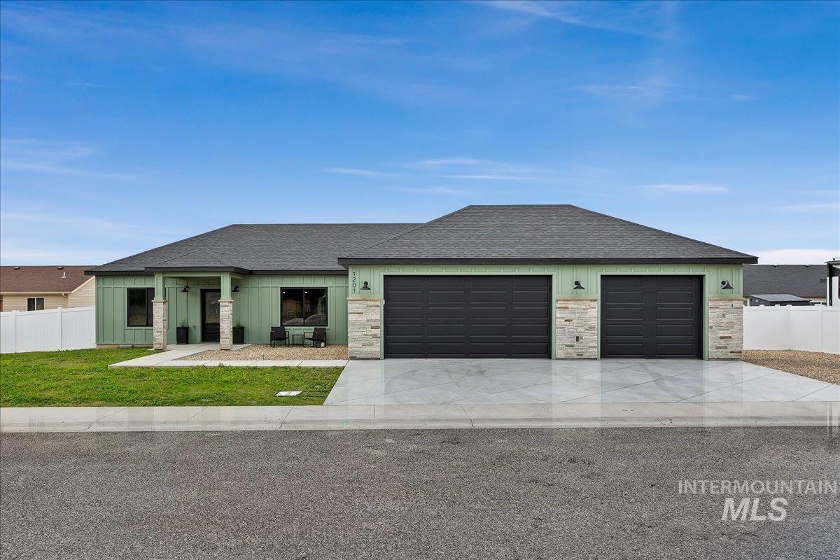 1201 Jade Dr, Rupert, Idaho 83350, 4 Bedrooms, 2 Bathrooms, Residential For Sale, Price $389,000, 98992748