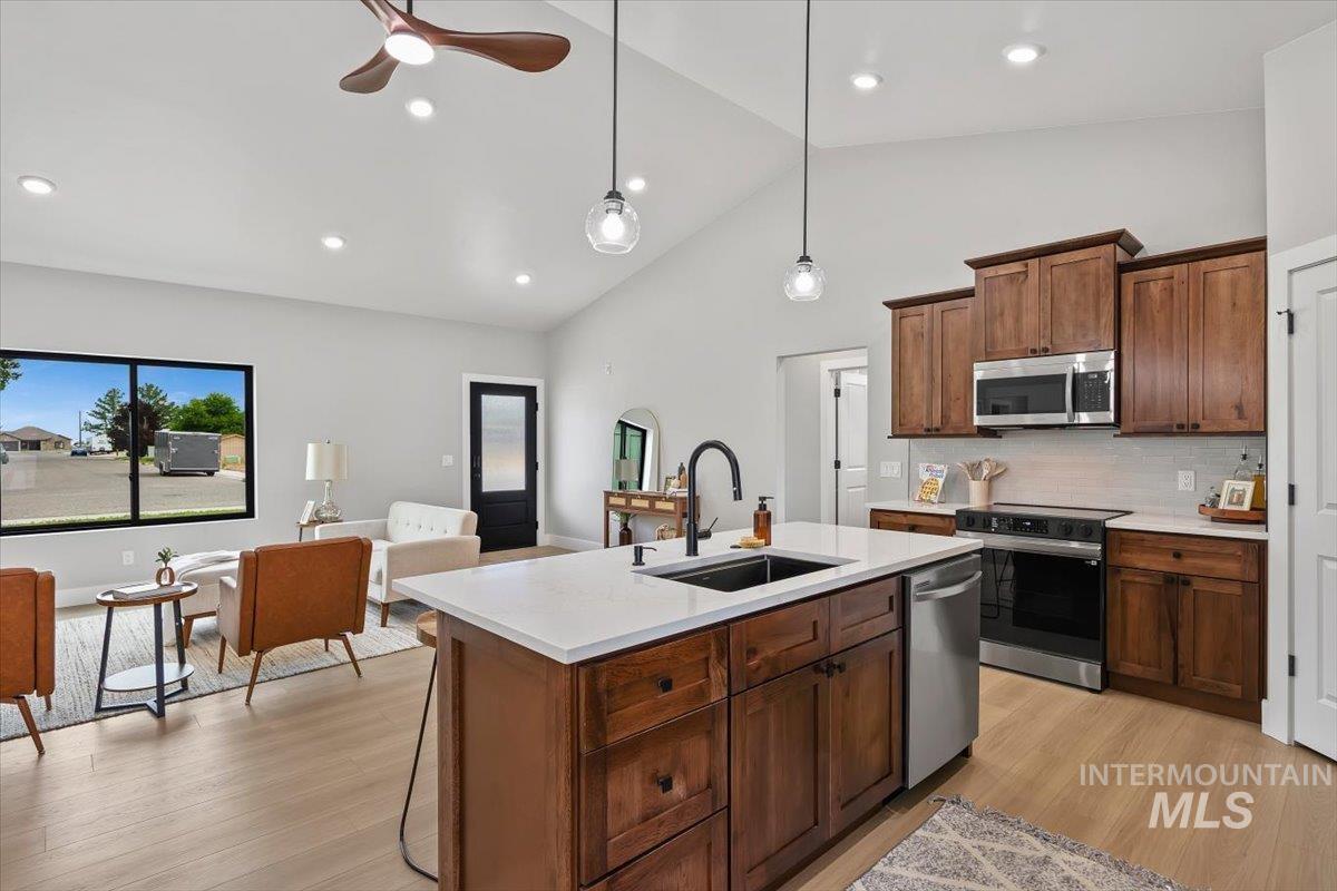 1201 Jade Dr, Rupert, Idaho 83350, 4 Bedrooms, 2 Bathrooms, Residential For Sale, Price $389,000, 98992748