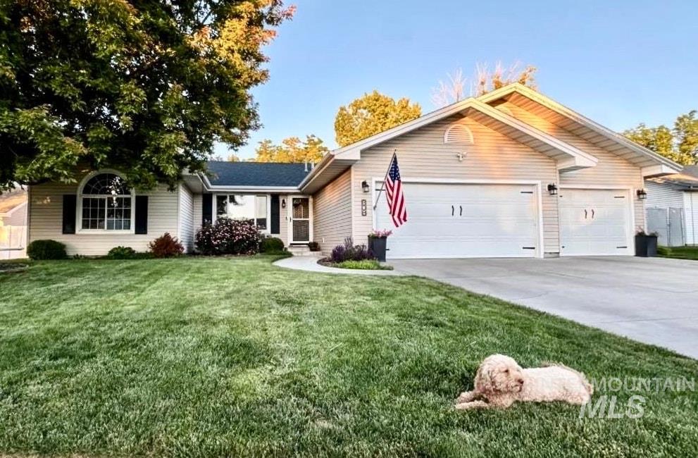 808 O'Leary Way, Twin Falls, Idaho 83301, 4 Bedrooms, 2 Bathrooms, Residential For Sale, Price $490,000,MLS 98992754