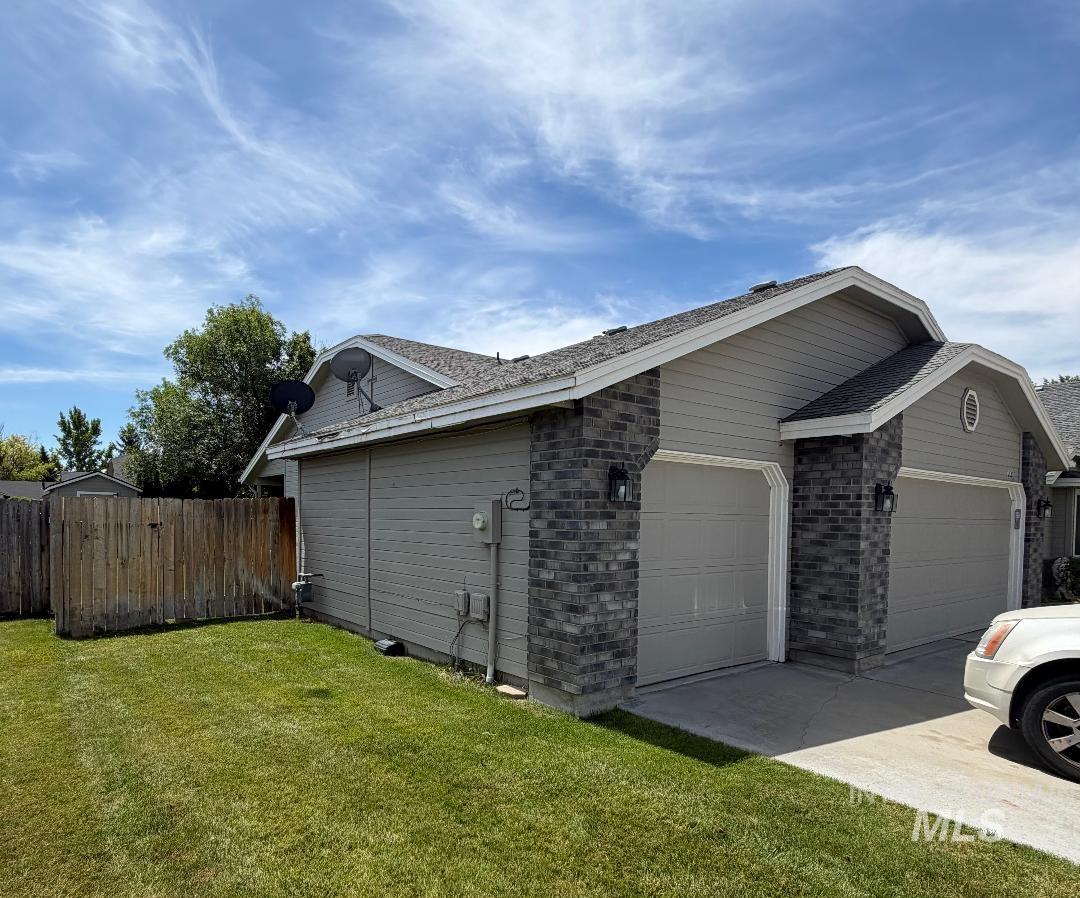 441 War Eagle Way, Nampa, Idaho 83686, 3 Bedrooms, 2 Bathrooms, Residential For Sale, Price $475,000,MLS 98992757