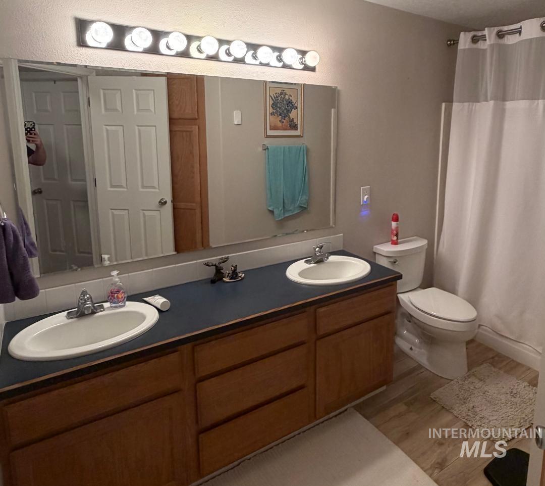 441 War Eagle Way, Nampa, Idaho 83686, 3 Bedrooms, 2 Bathrooms, Residential For Sale, Price $475,000,MLS 98992757