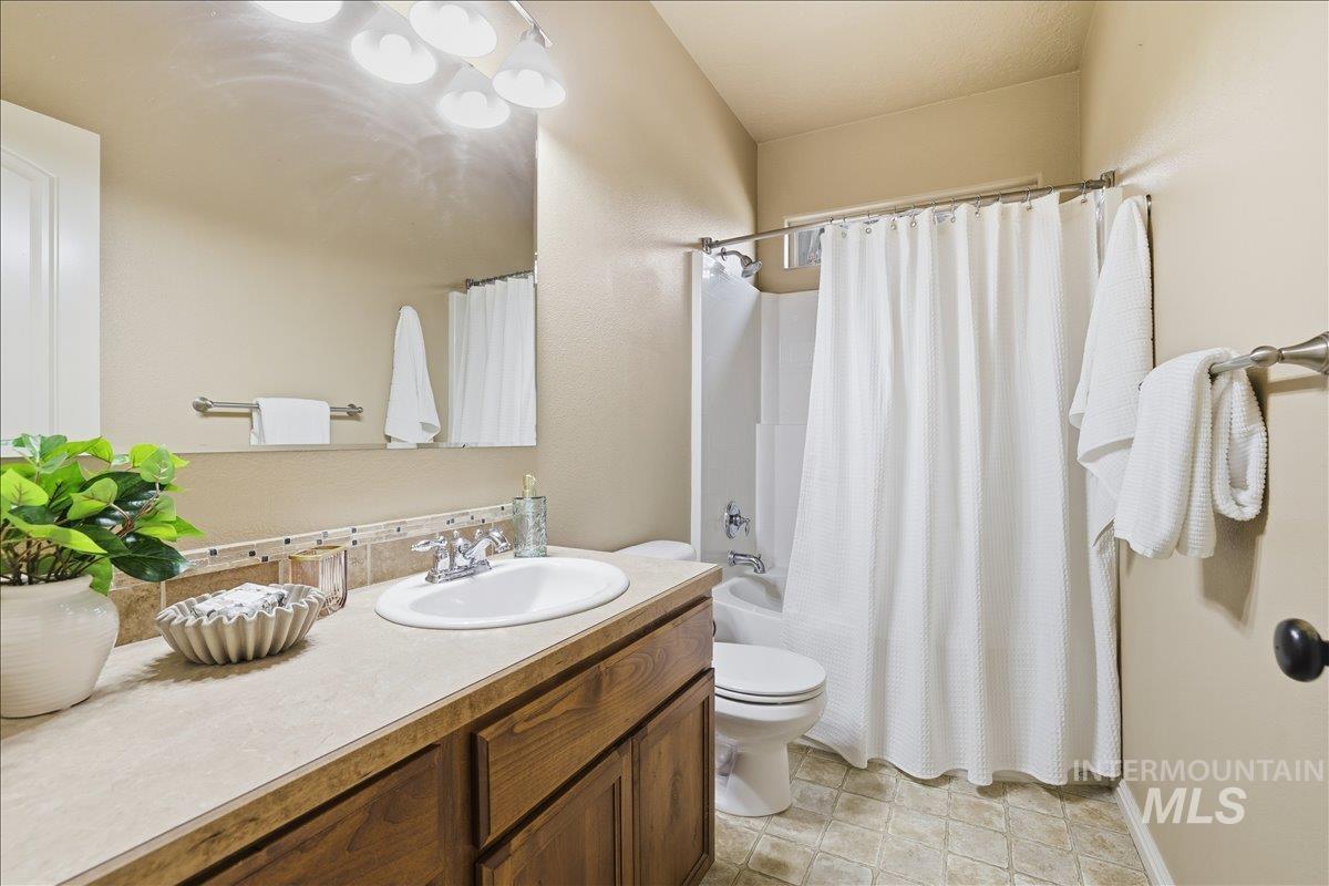11739 W Creekrapids Dr, Star, Idaho 83669, 4 Bedrooms, 3 Bathrooms, Residential For Sale, Price $689,000,MLS 98992764