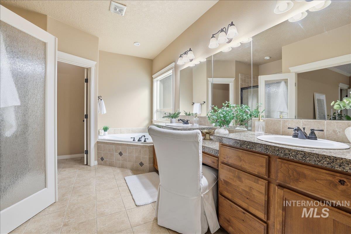 11739 W Creekrapids Dr, Star, Idaho 83669, 4 Bedrooms, 3 Bathrooms, Residential For Sale, Price $689,000,MLS 98992764