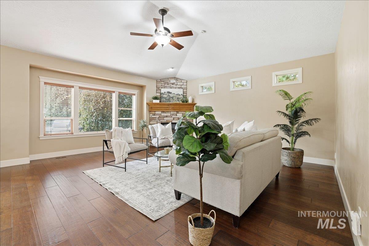 11739 W Creekrapids Dr, Star, Idaho 83669, 4 Bedrooms, 3 Bathrooms, Residential For Sale, Price $689,000,MLS 98992764