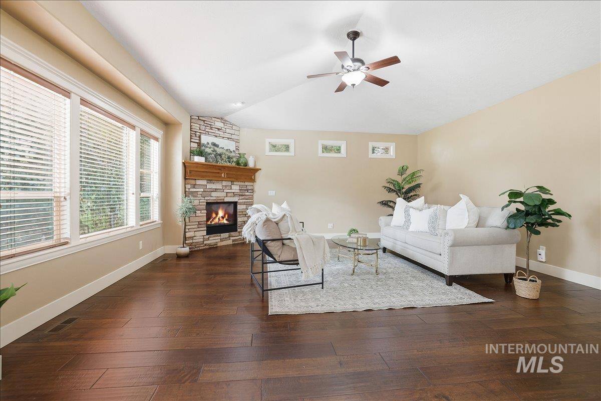 11739 W Creekrapids Dr, Star, Idaho 83669, 4 Bedrooms, 3 Bathrooms, Residential For Sale, Price $689,000,MLS 98992764