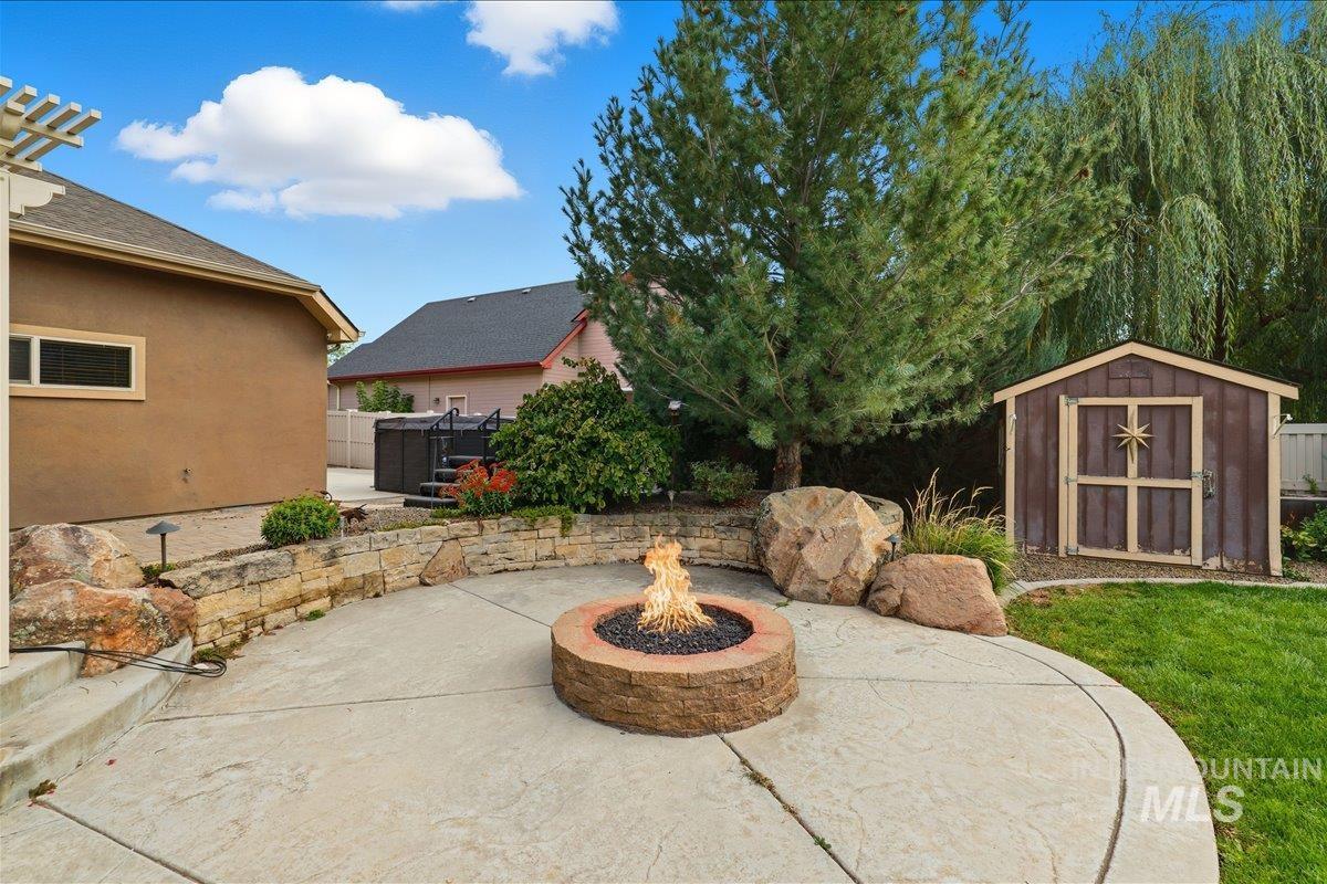 11739 W Creekrapids Dr, Star, Idaho 83669, 4 Bedrooms, 3 Bathrooms, Residential For Sale, Price $689,000,MLS 98992764