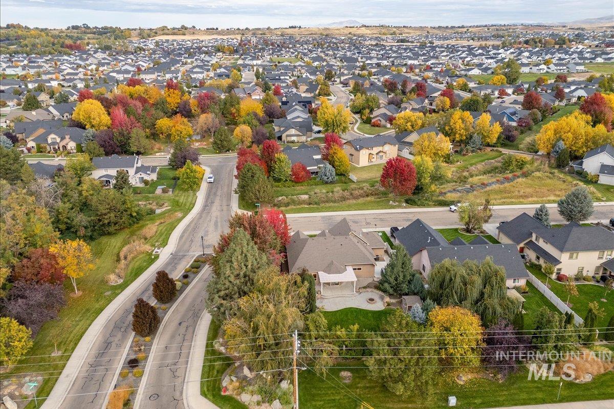 11739 W Creekrapids Dr, Star, Idaho 83669, 4 Bedrooms, 3 Bathrooms, Residential For Sale, Price $689,000,MLS 98992764