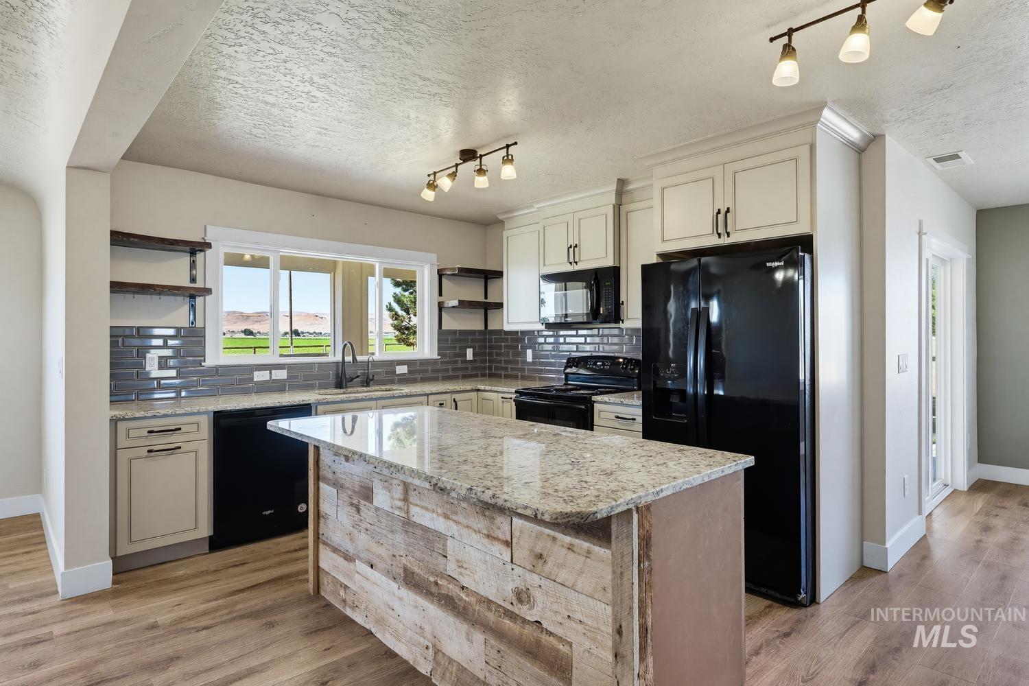 2588 Market Rd, Homedale, Idaho 83628, 3 Bedrooms, 2 Bathrooms, Residential For Sale, Price $599,000,MLS 98992766