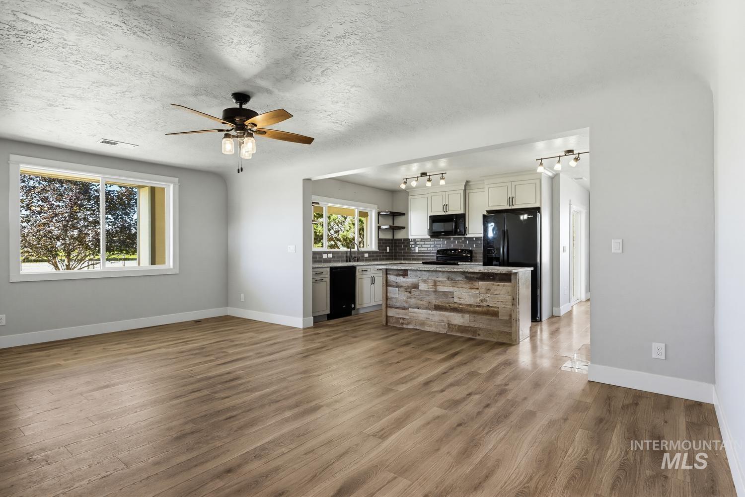 2588 Market Rd, Homedale, Idaho 83628, 3 Bedrooms, 2 Bathrooms, Residential For Sale, Price $599,000,MLS 98992766