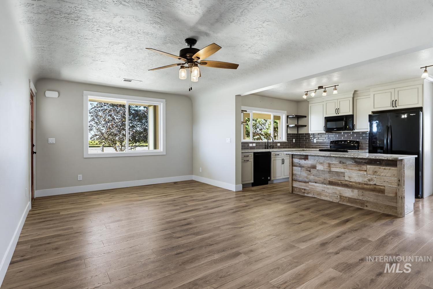 2588 Market Rd, Homedale, Idaho 83628, 3 Bedrooms, 2 Bathrooms, Residential For Sale, Price $599,000,MLS 98992766