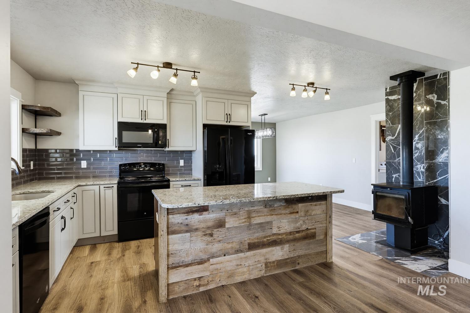 2588 Market Rd, Homedale, Idaho 83628, 3 Bedrooms, 2 Bathrooms, Residential For Sale, Price $599,000,MLS 98992766