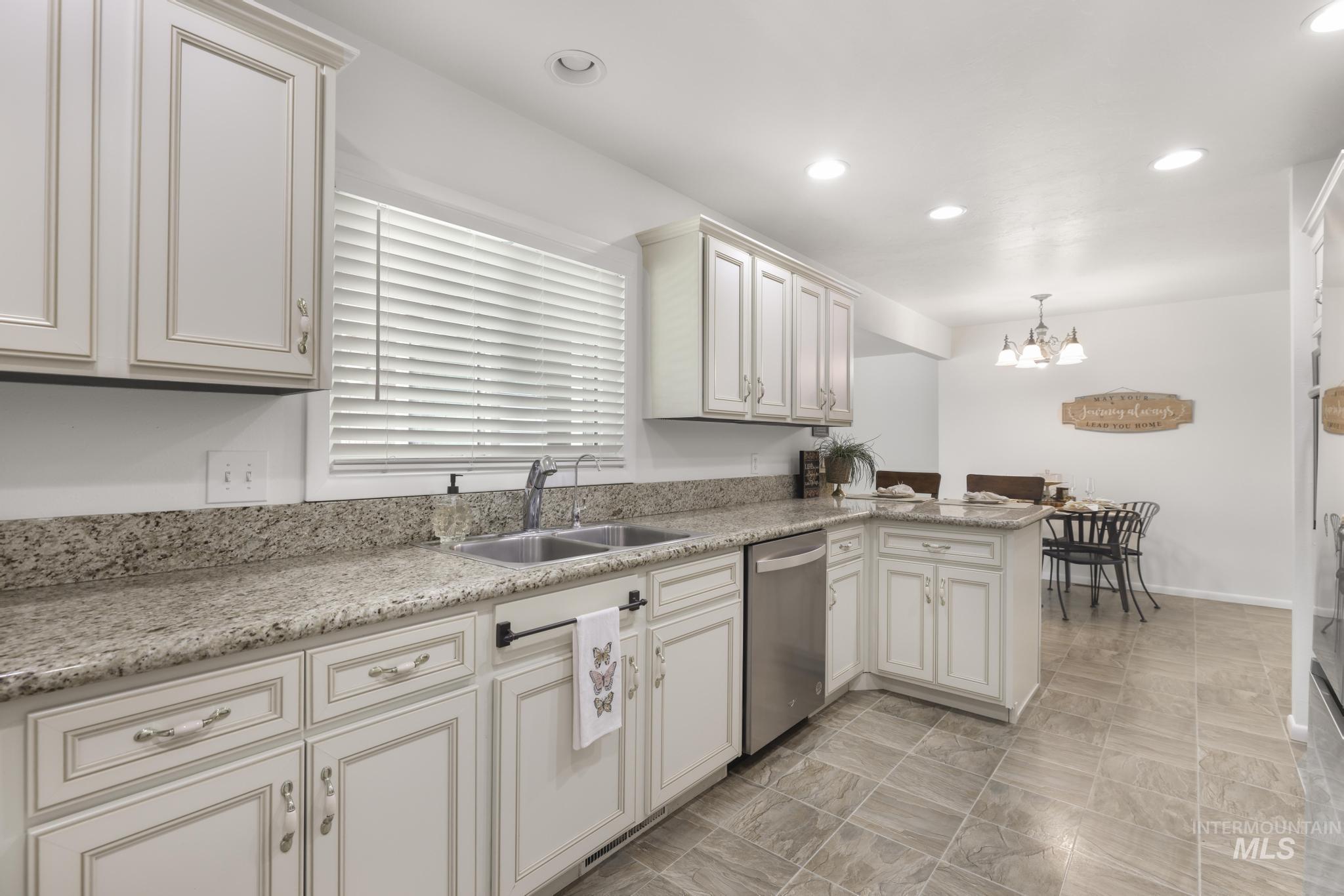 1754 Targhee Drive, Twin Falls, Idaho 83301, 3 Bedrooms, 2 Bathrooms, Residential For Sale, Price $399,900,MLS 98992770