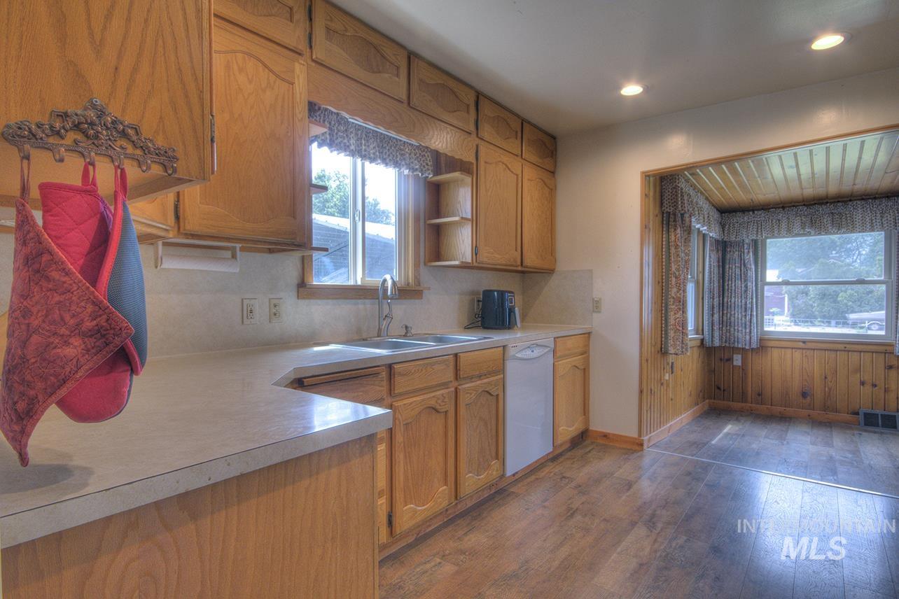 351 W Main Street South, Vale, Oregon 97918, 4 Bedrooms, 2 Bathrooms, Residential For Sale, Price $305,000,MLS 98992786