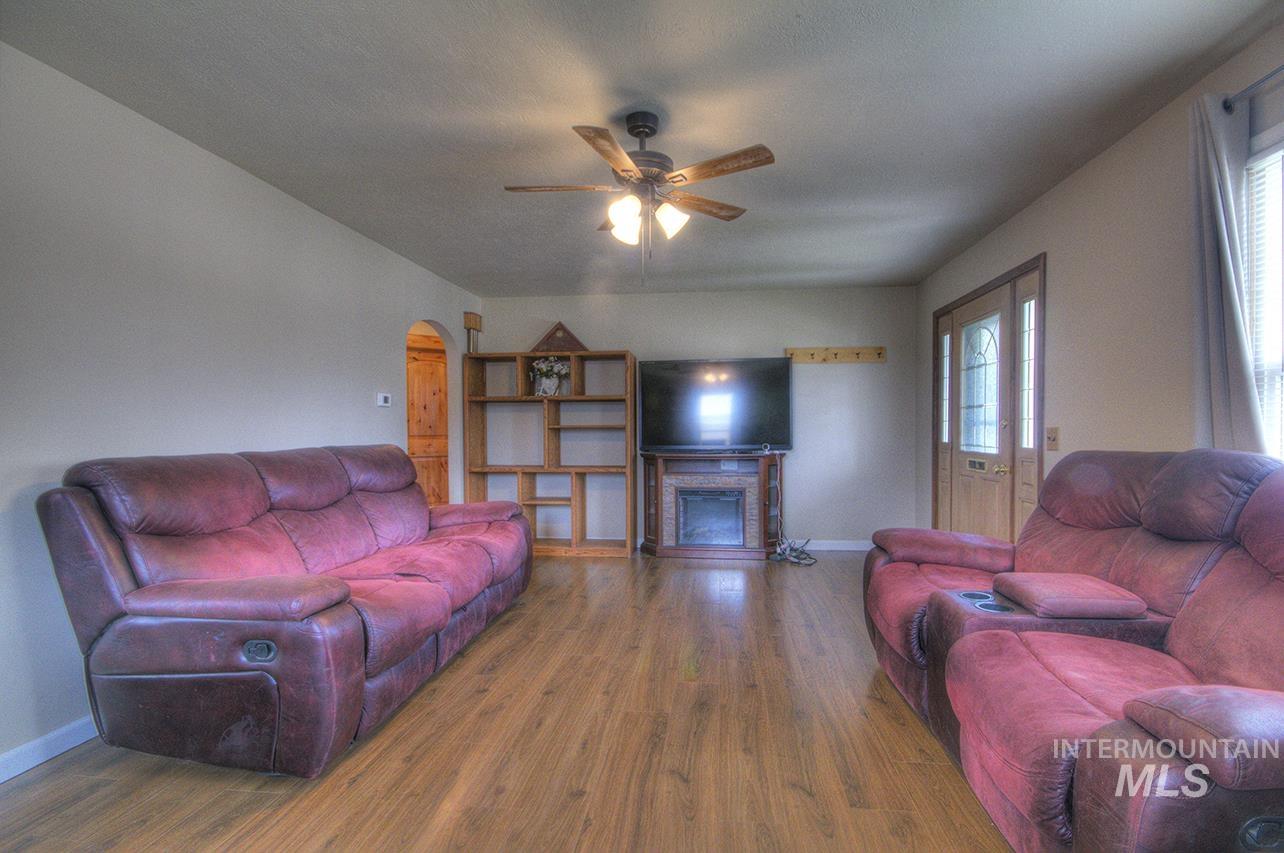 351 W Main Street South, Vale, Oregon 97918, 4 Bedrooms, 2 Bathrooms, Residential For Sale, Price $305,000,MLS 98992786
