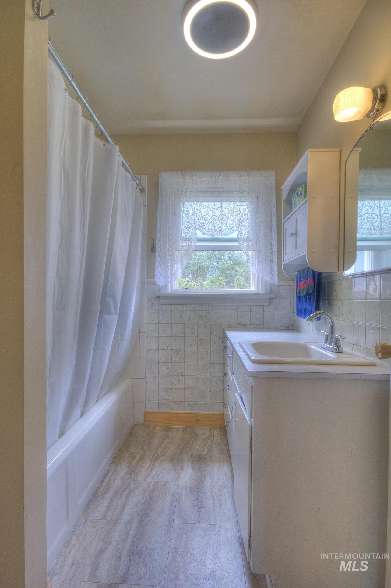 351 W Main Street South, Vale, Oregon 97918, 4 Bedrooms, 2 Bathrooms, Residential For Sale, Price $305,000,MLS 98992786