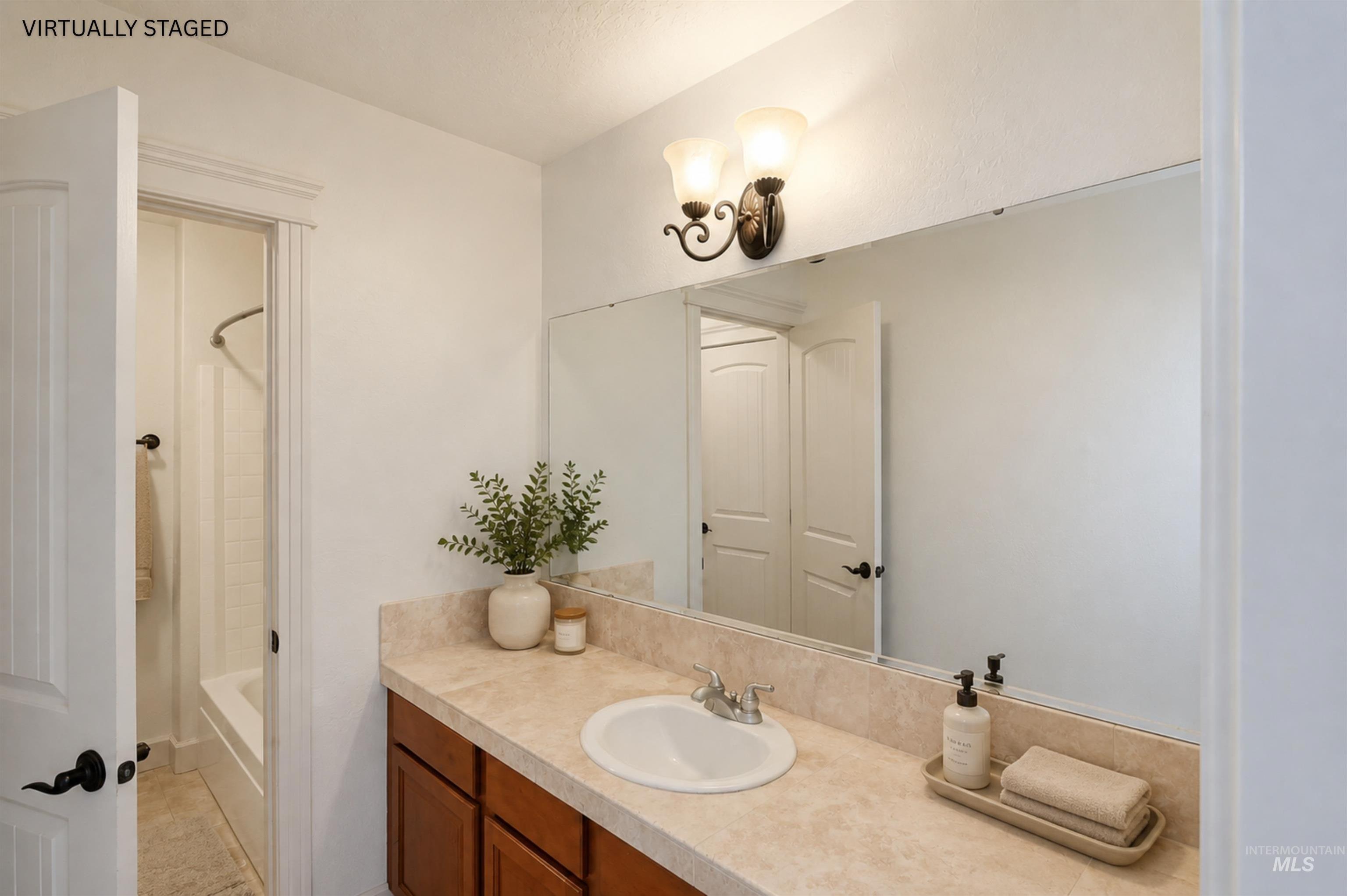 2813 S Bayhill Ct, Nampa, Idaho 83686, 3 Bedrooms, 3 Bathrooms, Residential For Sale, Price $589,000, 98992787