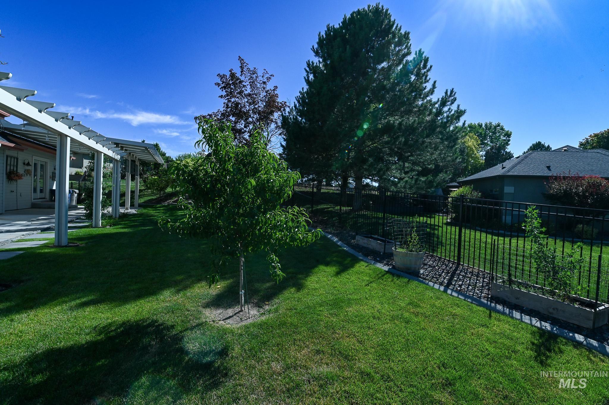 2813 S Bayhill Ct, Nampa, Idaho 83686, 3 Bedrooms, 3 Bathrooms, Residential For Sale, Price $589,000, 98992787