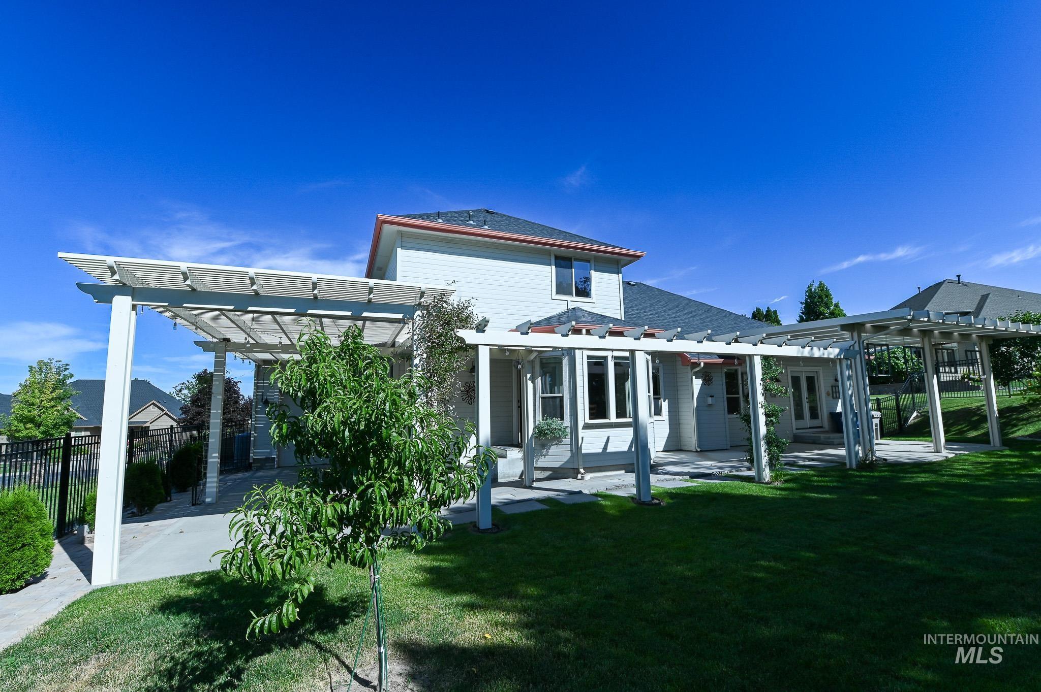 2813 S Bayhill Ct, Nampa, Idaho 83686, 3 Bedrooms, 3 Bathrooms, Residential For Sale, Price $589,000, 98992787
