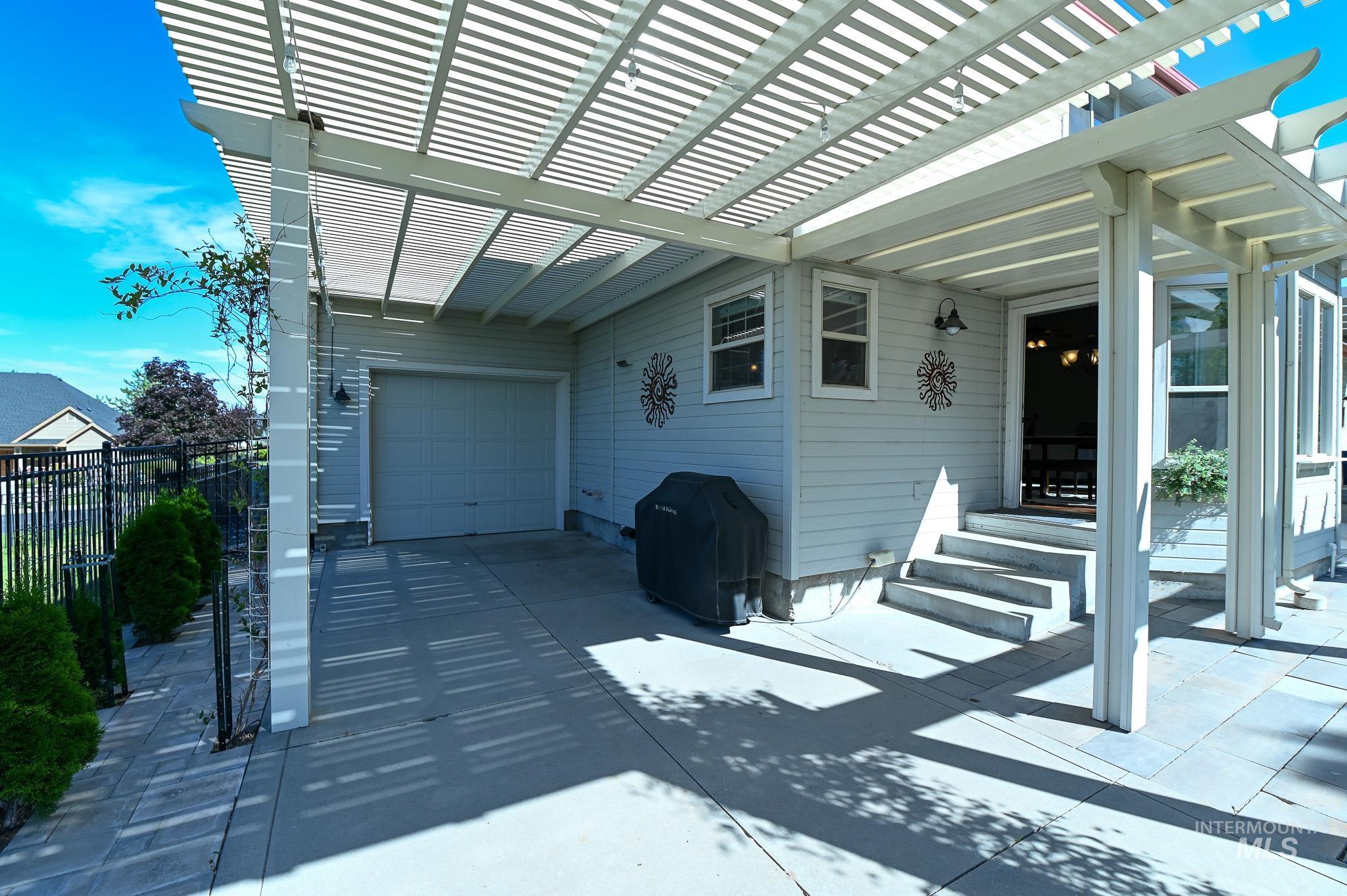 2813 S Bayhill Ct, Nampa, Idaho 83686, 3 Bedrooms, 3 Bathrooms, Residential For Sale, Price $589,000, 98992787