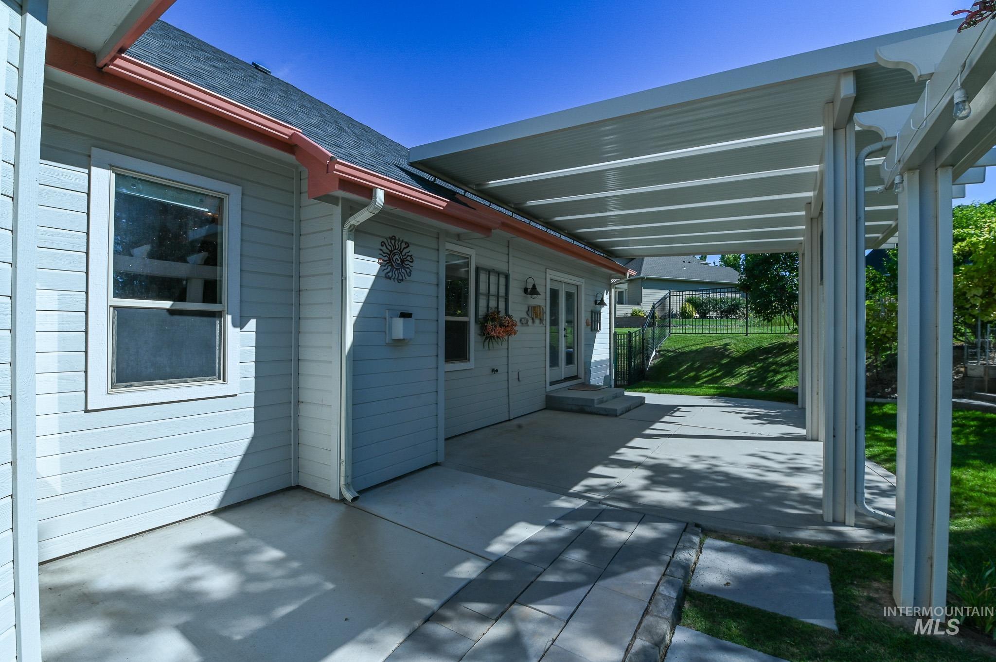 2813 S Bayhill Ct, Nampa, Idaho 83686, 3 Bedrooms, 3 Bathrooms, Residential For Sale, Price $589,000, 98992787