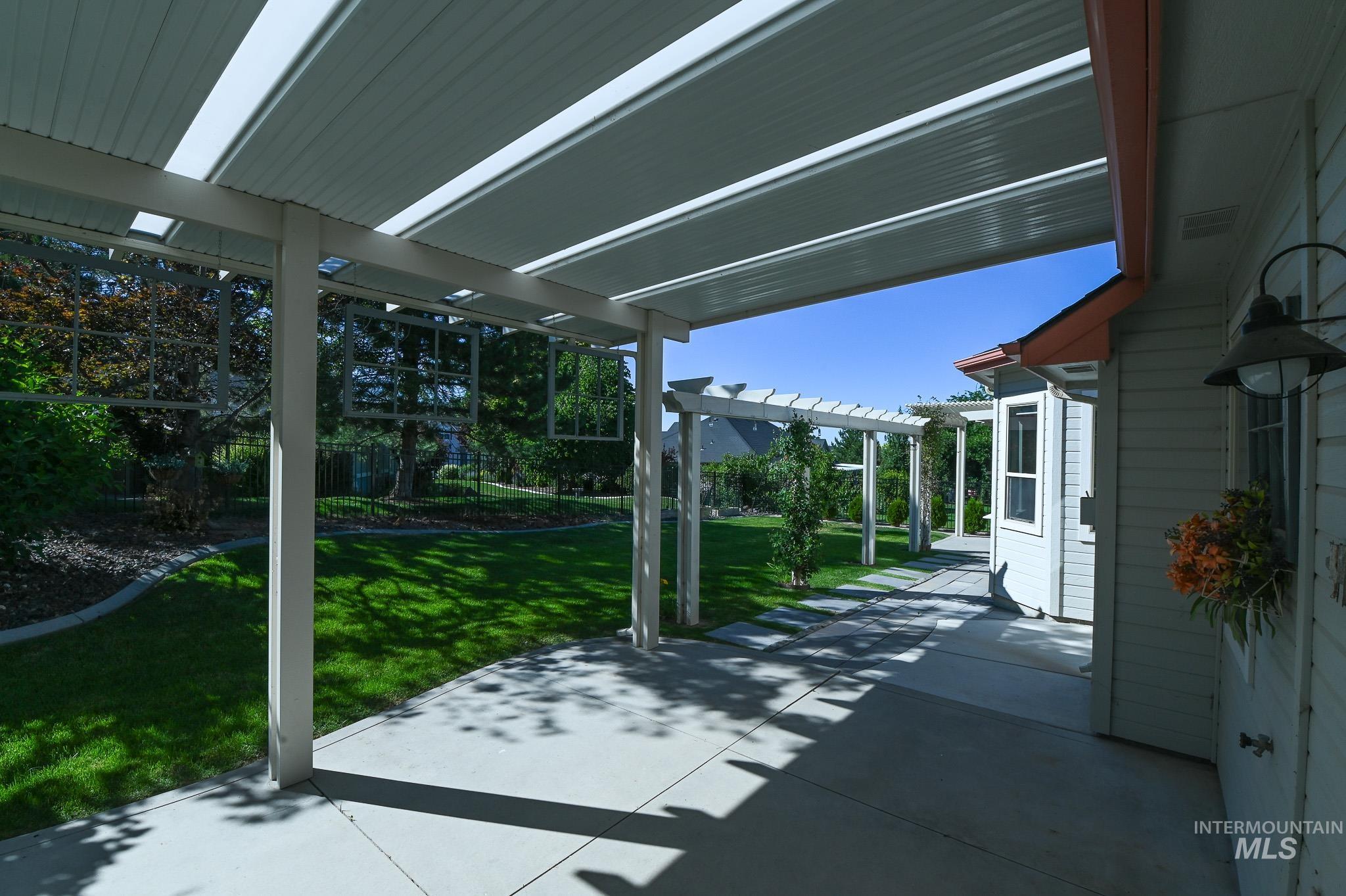 2813 S Bayhill Ct, Nampa, Idaho 83686, 3 Bedrooms, 3 Bathrooms, Residential For Sale, Price $589,000, 98992787