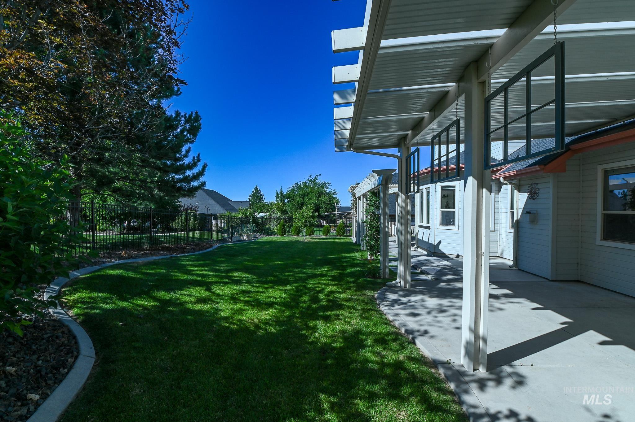 2813 S Bayhill Ct, Nampa, Idaho 83686, 3 Bedrooms, 3 Bathrooms, Residential For Sale, Price $589,000, 98992787
