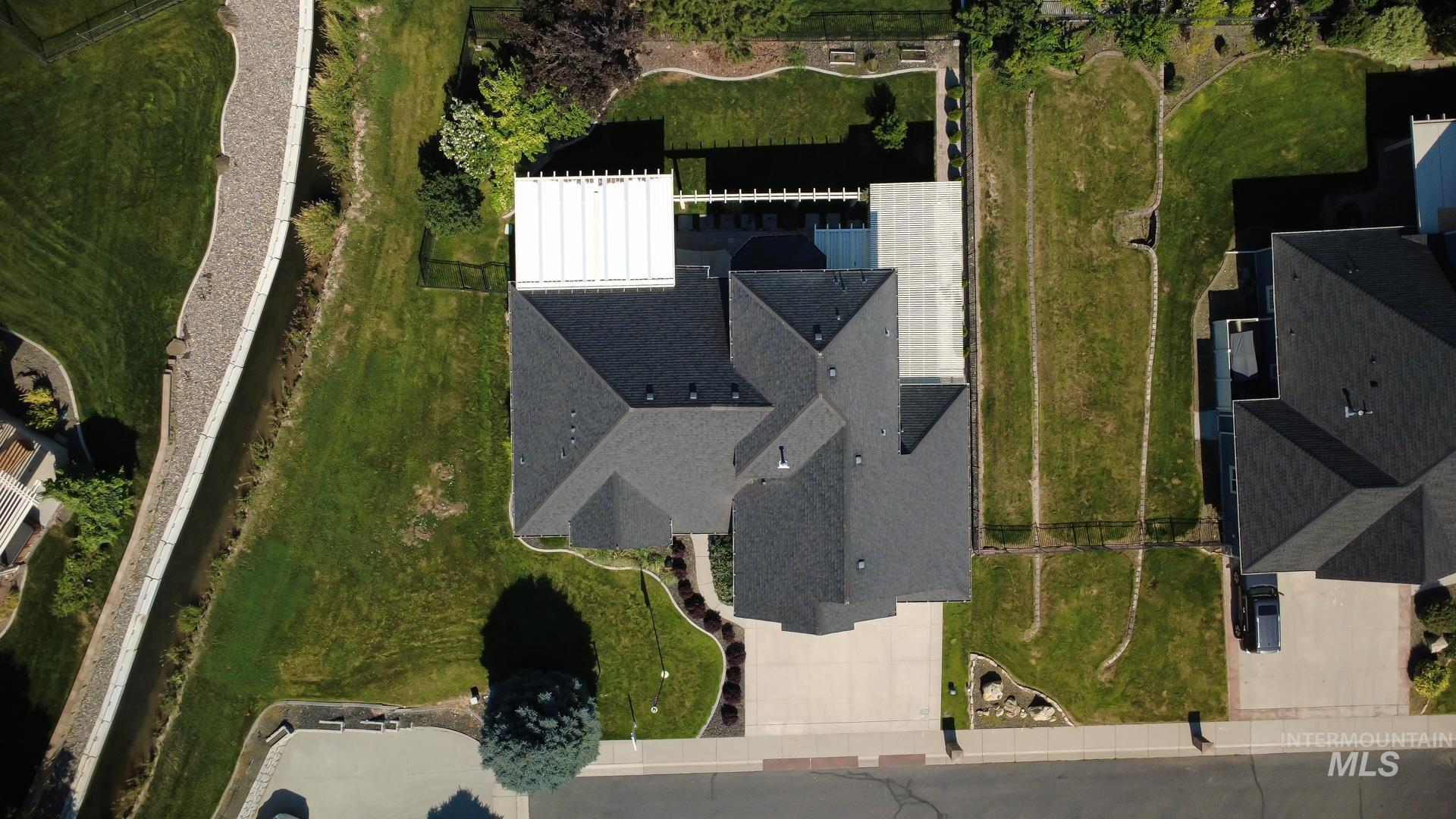 2813 S Bayhill Ct, Nampa, Idaho 83686, 3 Bedrooms, 3 Bathrooms, Residential For Sale, Price $589,000, 98992787