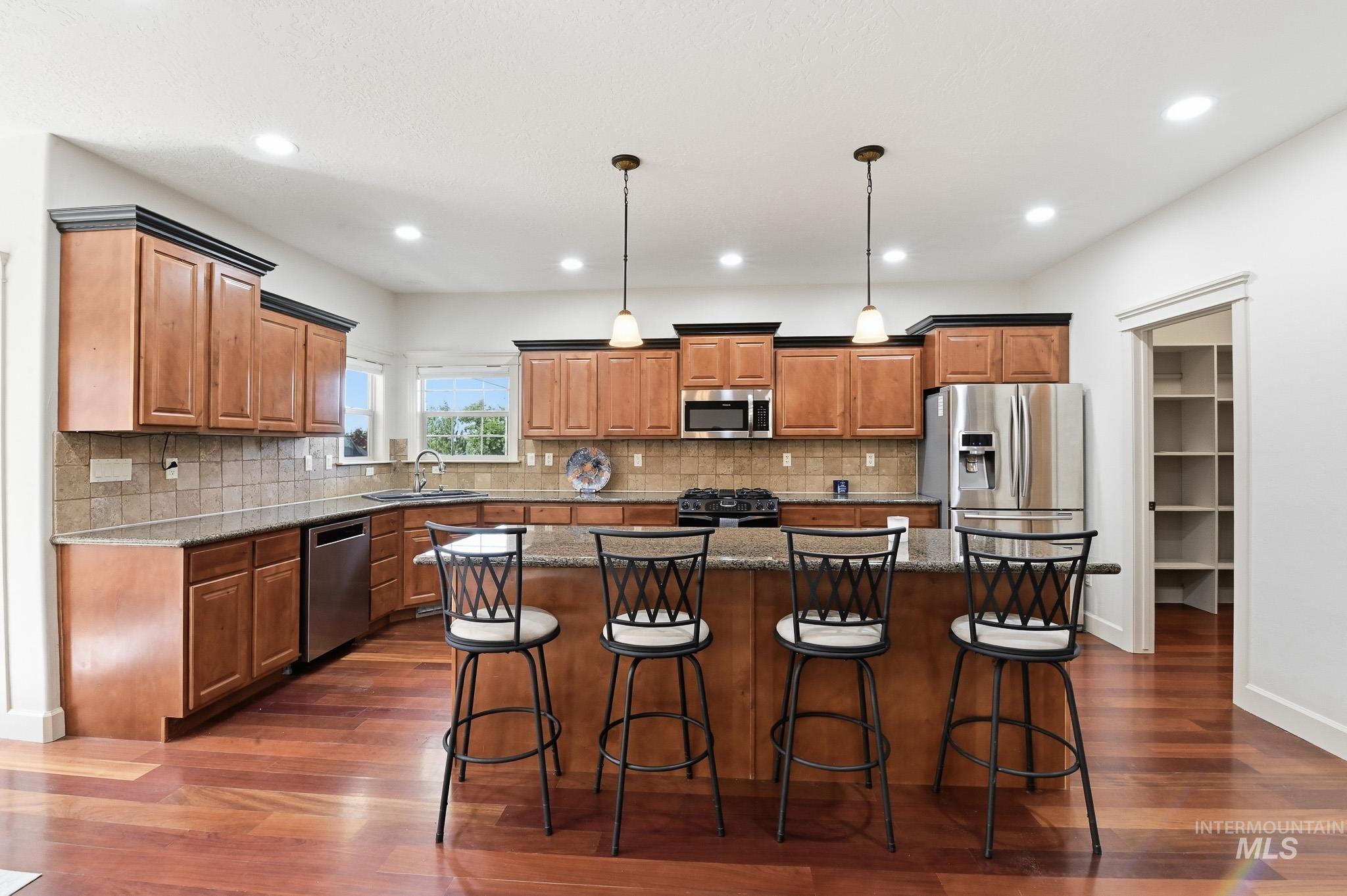 2813 S Bayhill Ct, Nampa, Idaho 83686, 3 Bedrooms, 3 Bathrooms, Residential For Sale, Price $589,000, 98992787