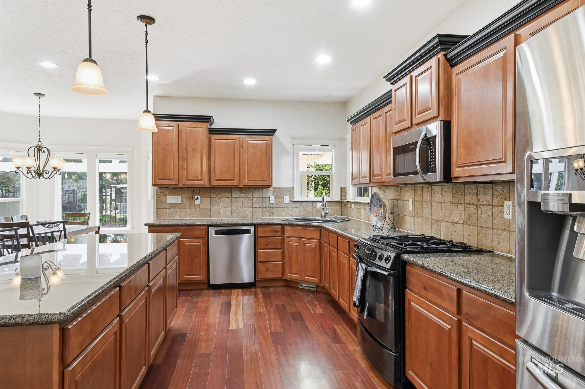 2813 S Bayhill Ct, Nampa, Idaho 83686, 3 Bedrooms, 3 Bathrooms, Residential For Sale, Price $589,000, 98992787