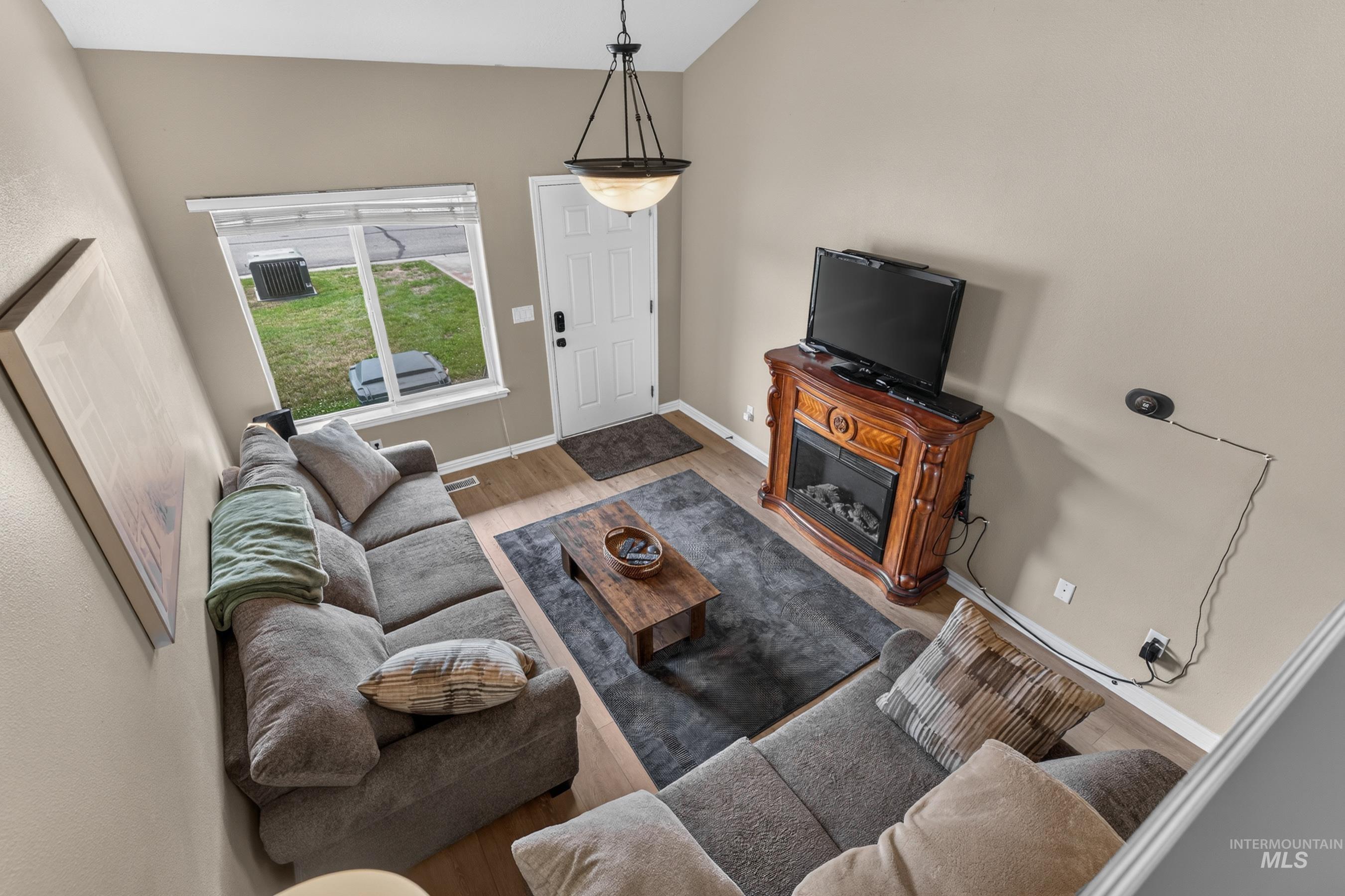 34 Mangum Circle, Donnelly, Idaho 83615, 3 Bedrooms, 2 Bathrooms, Residential For Sale, Price $365,000,MLS 98992790