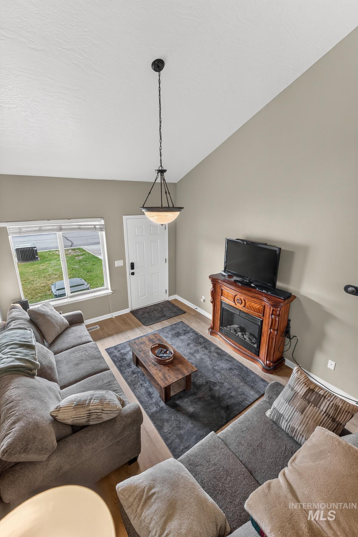 34 Mangum Circle, Donnelly, Idaho 83615, 3 Bedrooms, 2 Bathrooms, Residential For Sale, Price $365,000,MLS 98992790