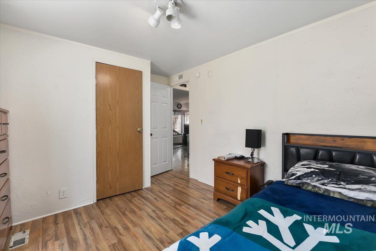 951 W Avalon, Kuna, Idaho 83634, 3 Bedrooms, 2 Bathrooms, Residential For Sale, Price $115,000, 98992792